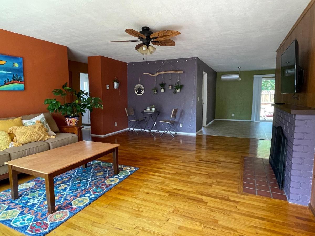 Colorful 50's Ranch In The Heart Of